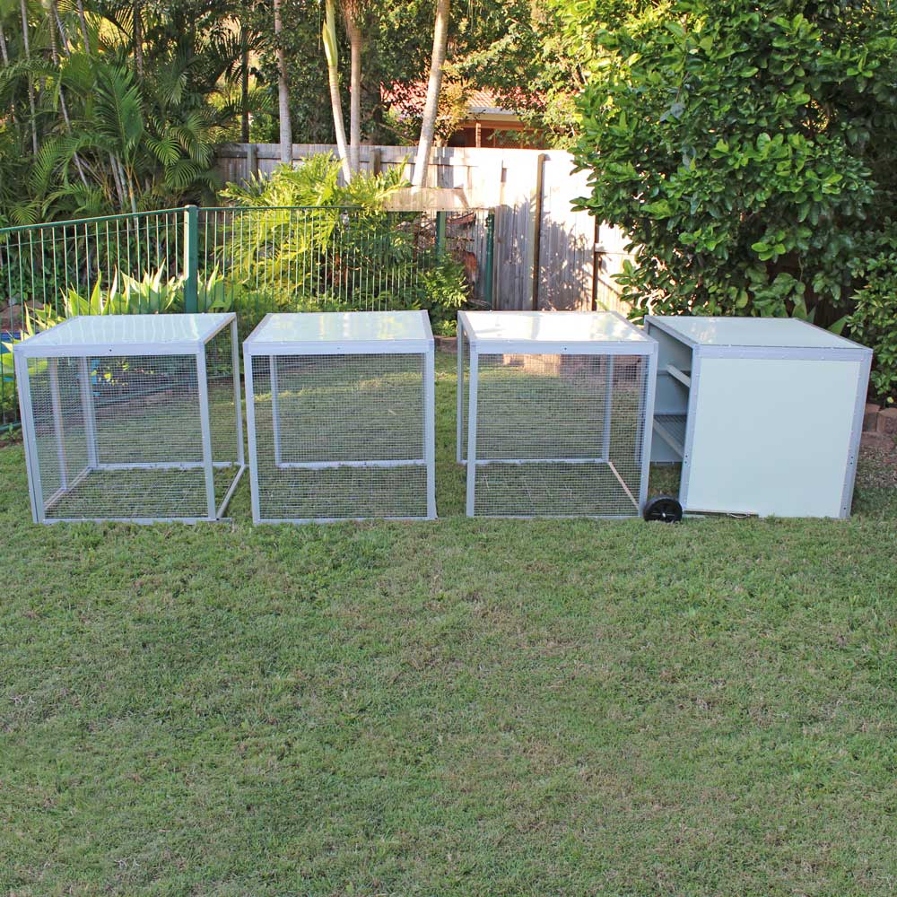Expandable chicken tractor